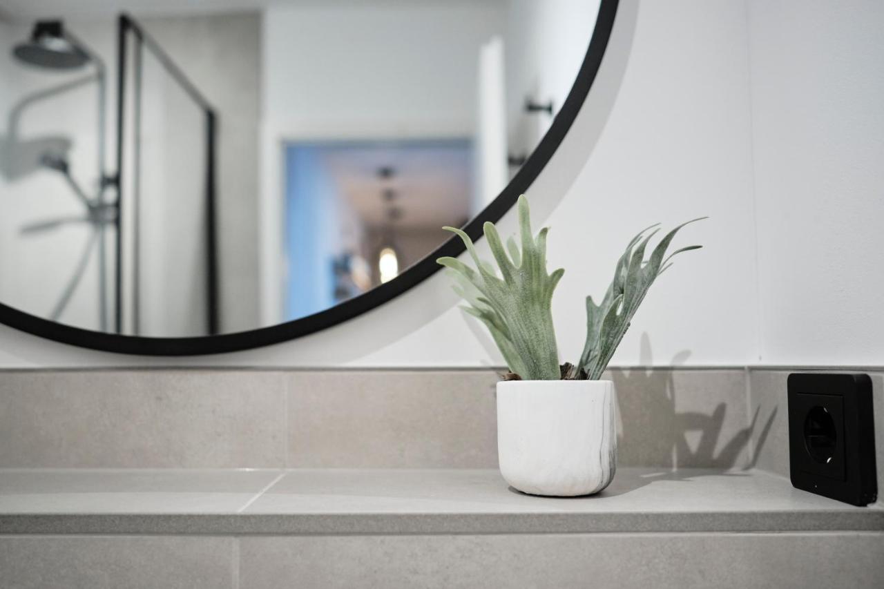 Park Avenue - Design Apartment Friesenstrasse - 4 Pers - Wlan - Netflix - 65 Zoll Tv Cologne Exterior photo